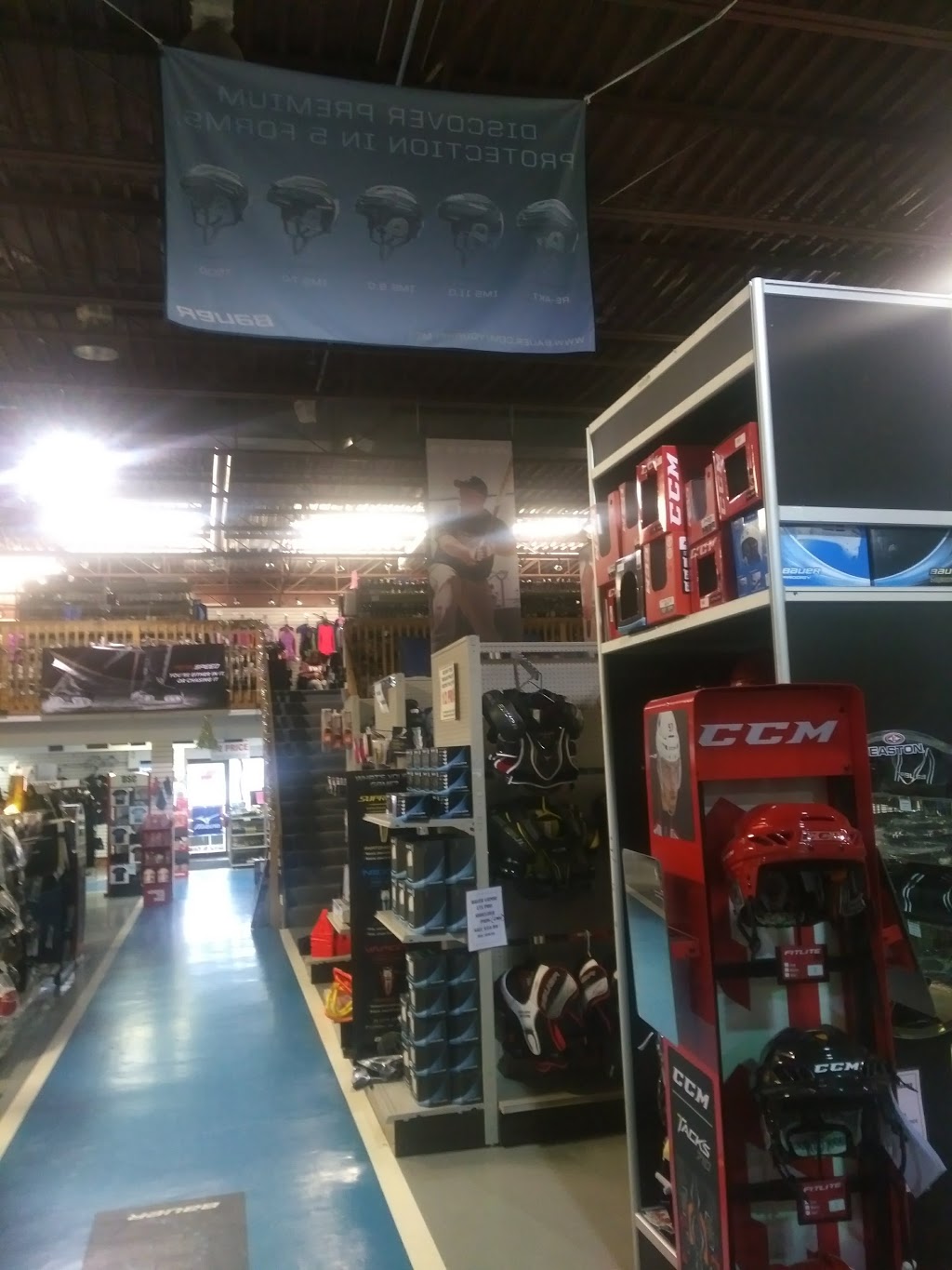 Sports Zone | 92 Lodge St, Waterloo, ON N2J 2V6, Canada | Phone: (888) 785-9818