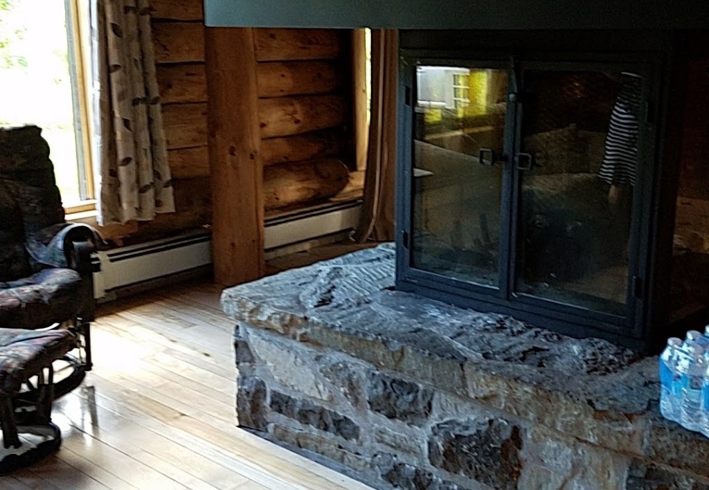 Chalet Le Saint-Paul | 7600 Chemin du Lac Mondor, Grand-Mère, QC G9T 0E9, Canada | Phone: (819) 386-5304