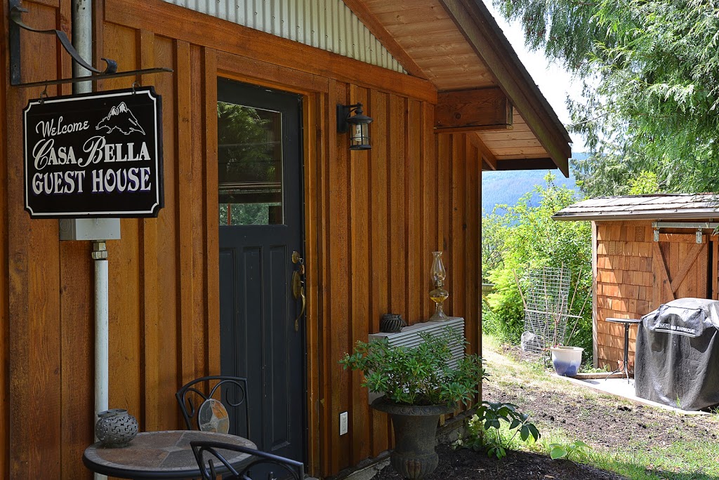 Casa Bella Guest House | 7117 Sechelt Inlet Rd, Sechelt, BC V0N 3A4, Canada | Phone: (604) 741-5066