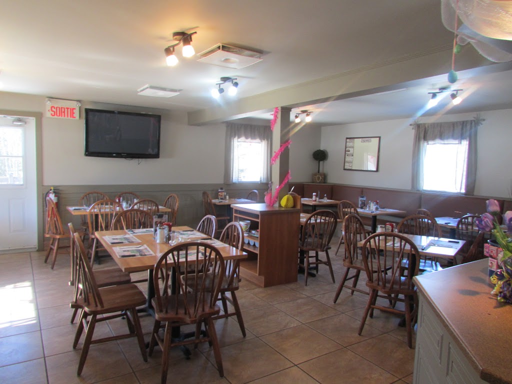 Resto Sawyers | 98 Rue de Cookshire, tel 819-889-3251, Sawyerville, QC J0B 3A0, Canada | Phone: (819) 889-3251