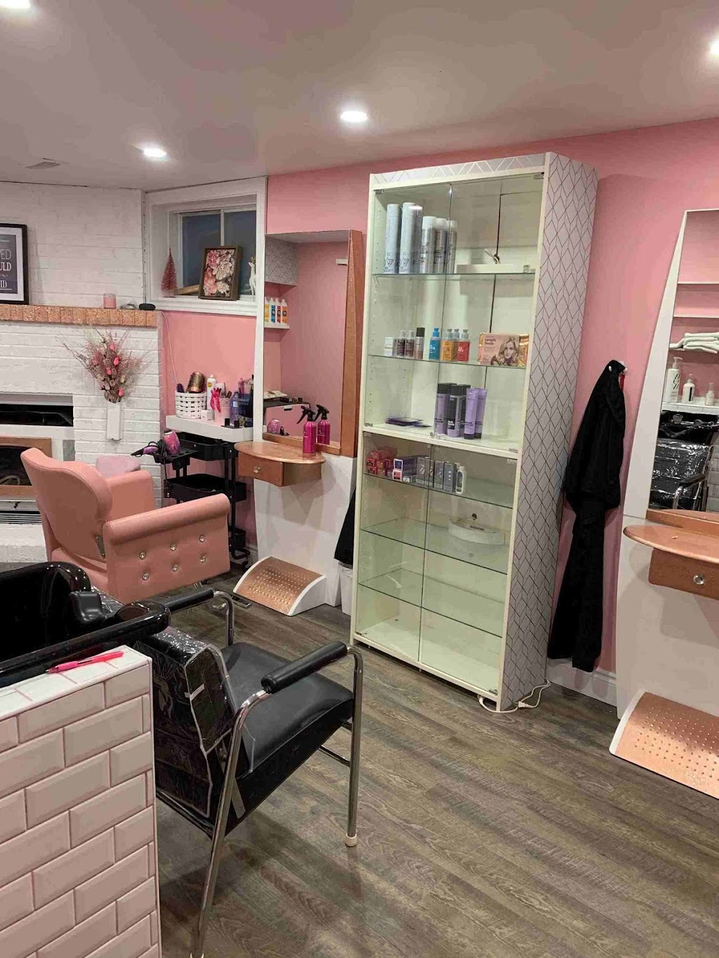 Pink Chair Beauty Bar | 36 Argyle Rd, Barrie, ON L4N 6P7, Canada | Phone: (705) 391-7465