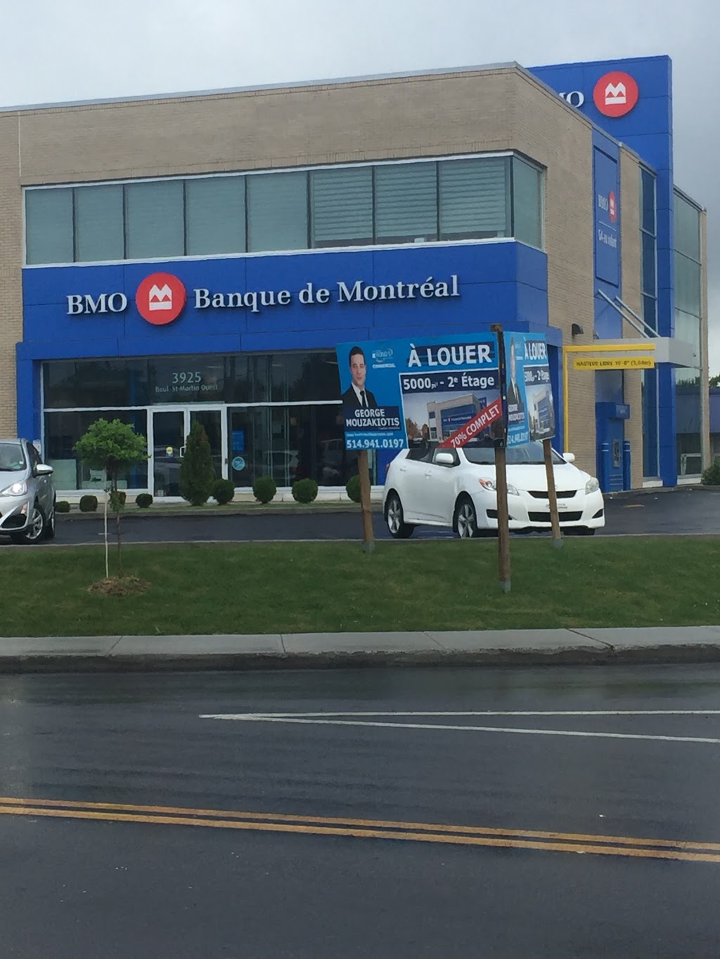 BMO Banque de Montréal | 3925 Boulevard Saint-Martin O, Laval, QC H7T 1B5, Canada | Phone: (450) 682-6383