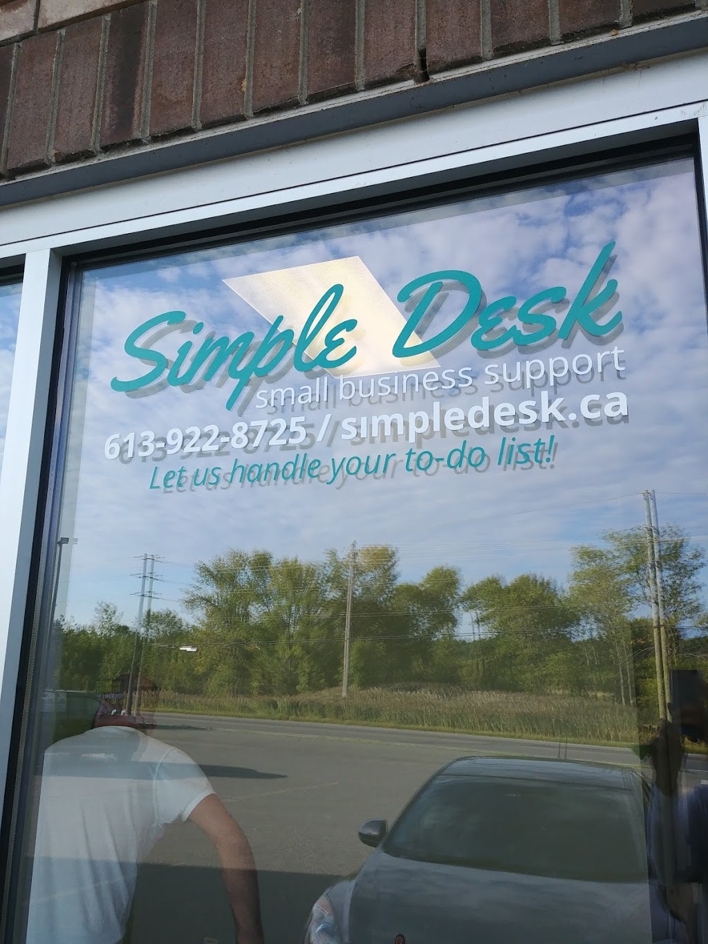 Simple Desk | 2529 Hamilton Rd, Trenton, ON K8V 5R9, Canada | Phone: (613) 922-8725