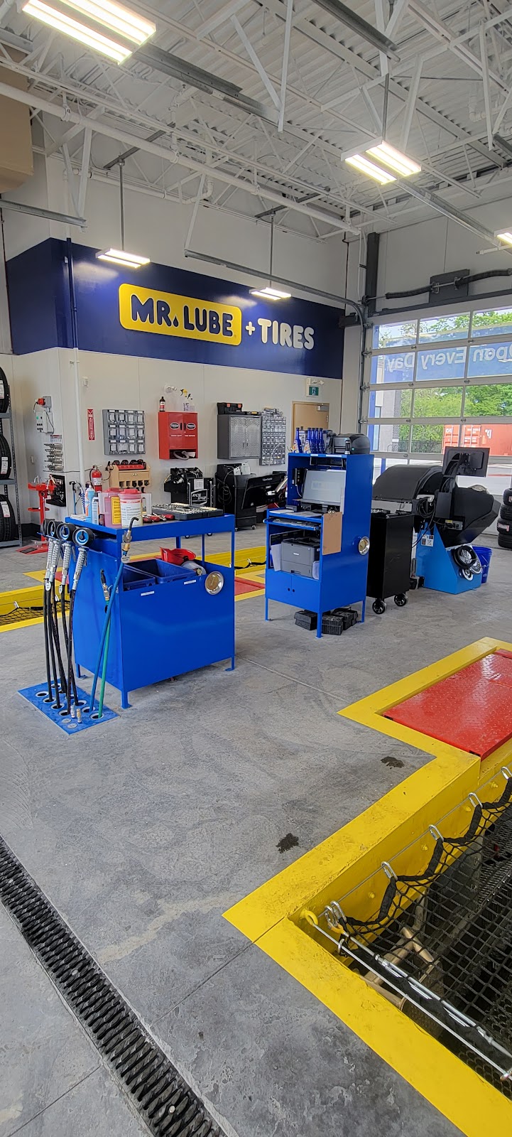 Mr. Lube + Tires | 1099 Midland Ave, Kingston, ON K7P 2X8, Canada | Phone: (613) 634-7669