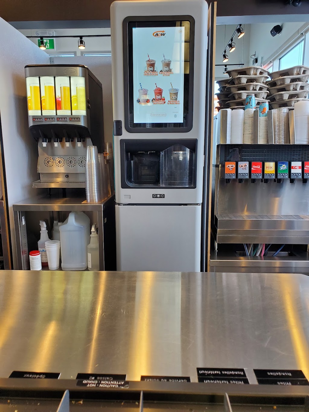 A&W Canada | 700 Av. Taniata, Lévis, QC G6Z 2E2, Canada | Phone: (418) 834-5197