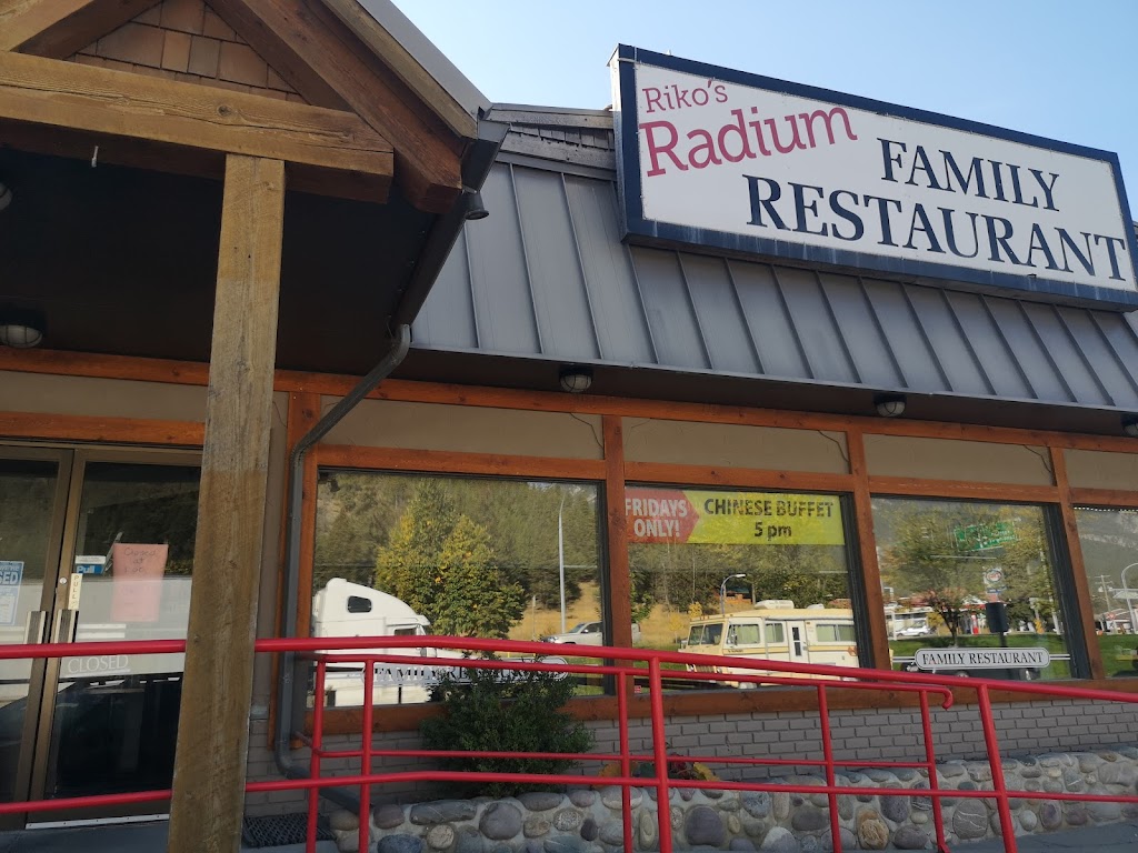 Rikos Radium Family Restaurant | 7513 Main St W, Radium Hot Springs, BC V0A 1M0, Canada | Phone: (250) 347-2701