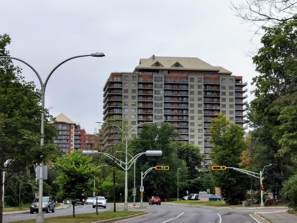 Le Boisé Notre-Dame | 3055 Boul Notre-Dame, Laval, QC H7V 4C6, Canada | Phone: (450) 681-3055