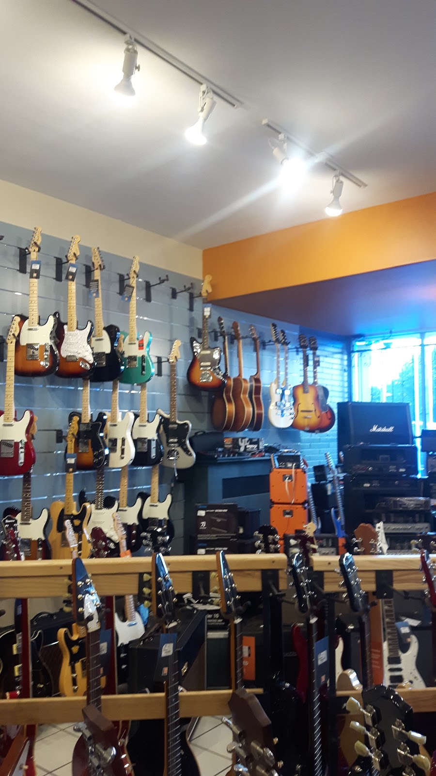 Long & McQuade Musical Instruments | 20 Grote St, St. Catharines, ON L2N 2E8, Canada | Phone: (905) 684-2961