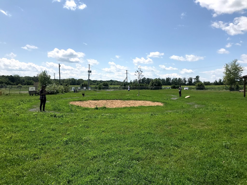 Parc canin Dog Park | 550 Notre Dame St, Russell, ON K4R 1E5, Canada | Phone: (613) 443-3066