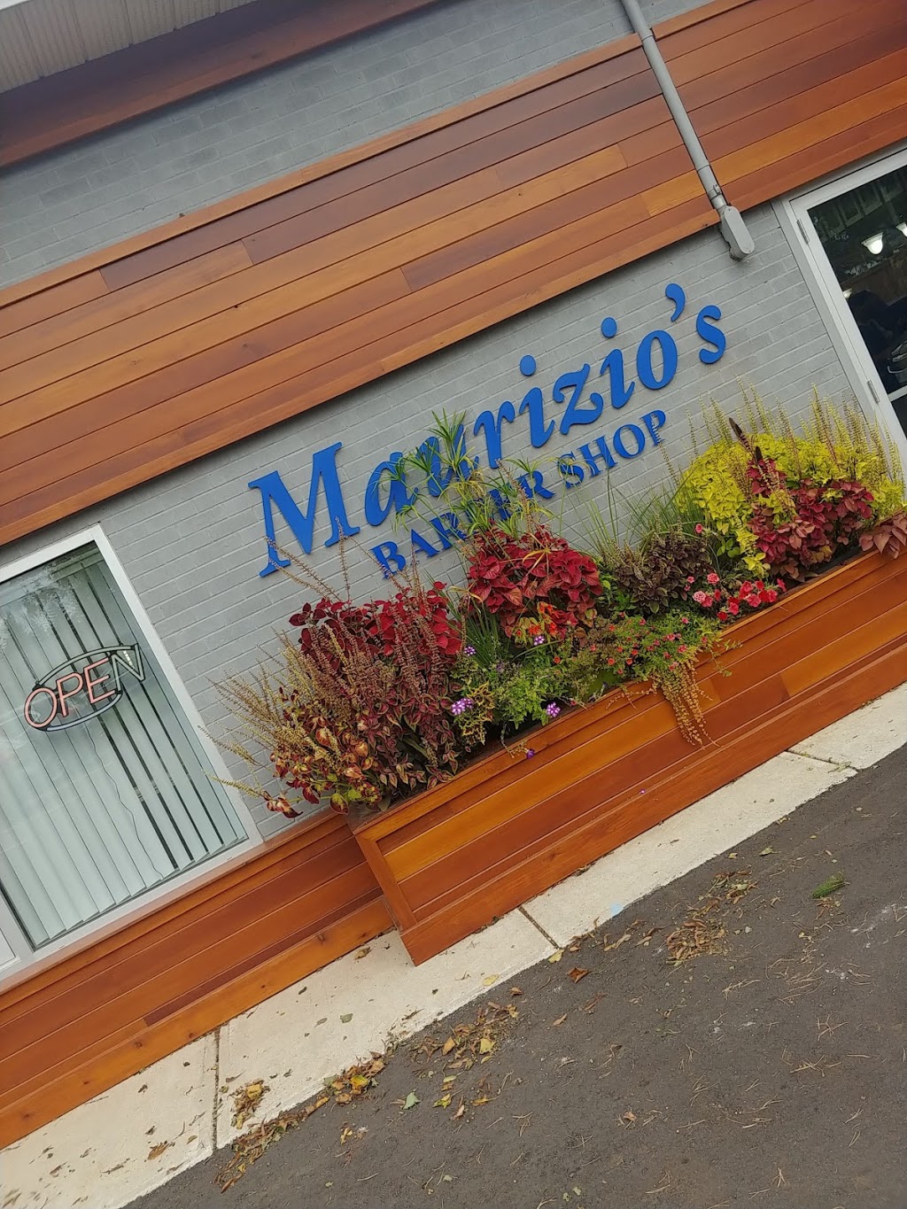 Maurizios Barber Shop | 1140 Bleams Rd, Petersburg, ON N0B 2H0, Canada | Phone: (519) 208-1833