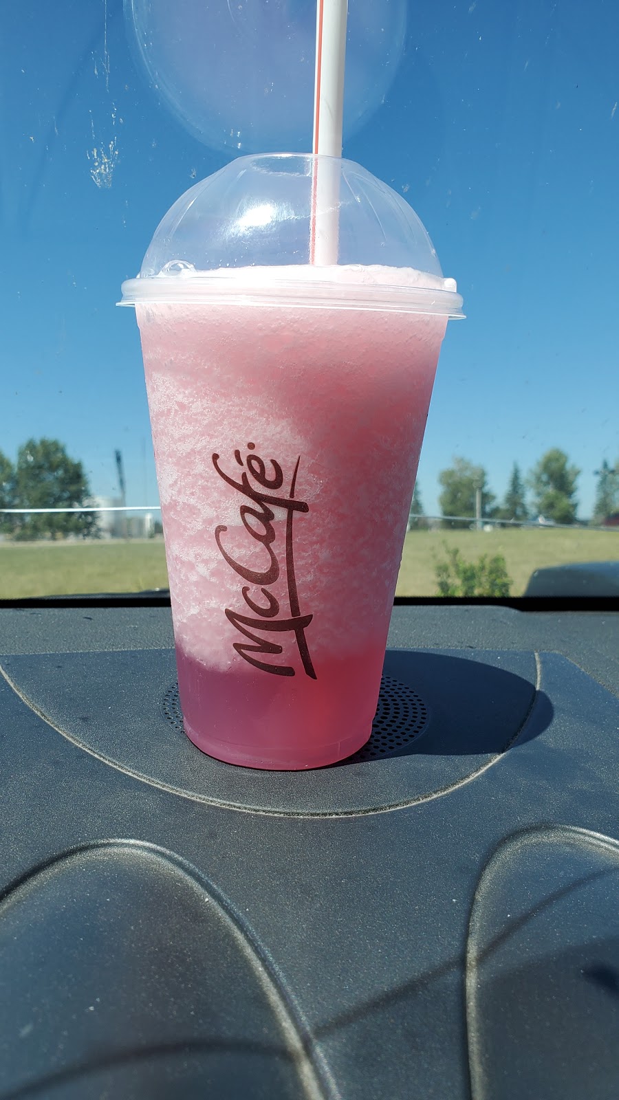 McDonalds | 6065 Parkwood Rd, Blackfalds, AB T0M 0J0, Canada | Phone: (587) 621-1168