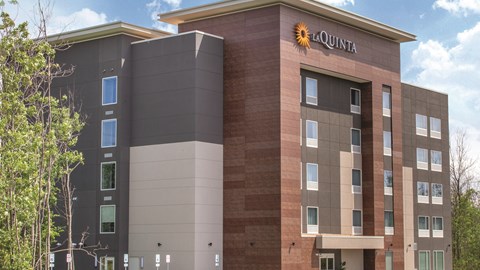 La Quinta Inn & Suites by Wyndham Buffalo Amherst | 145 Inn Keepers Ln, Buffalo, NY 14228, USA | Phone: (716) 691-8200