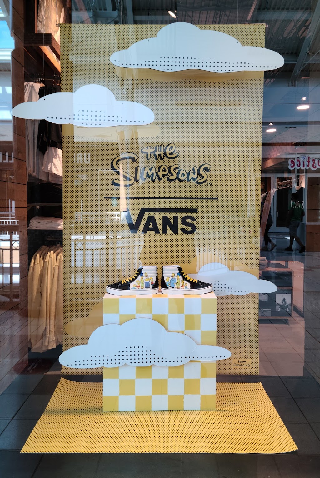 Vans | 900 Maple Ave, Burlington, ON L7S 2J8, Canada | Phone: (905) 631-8383