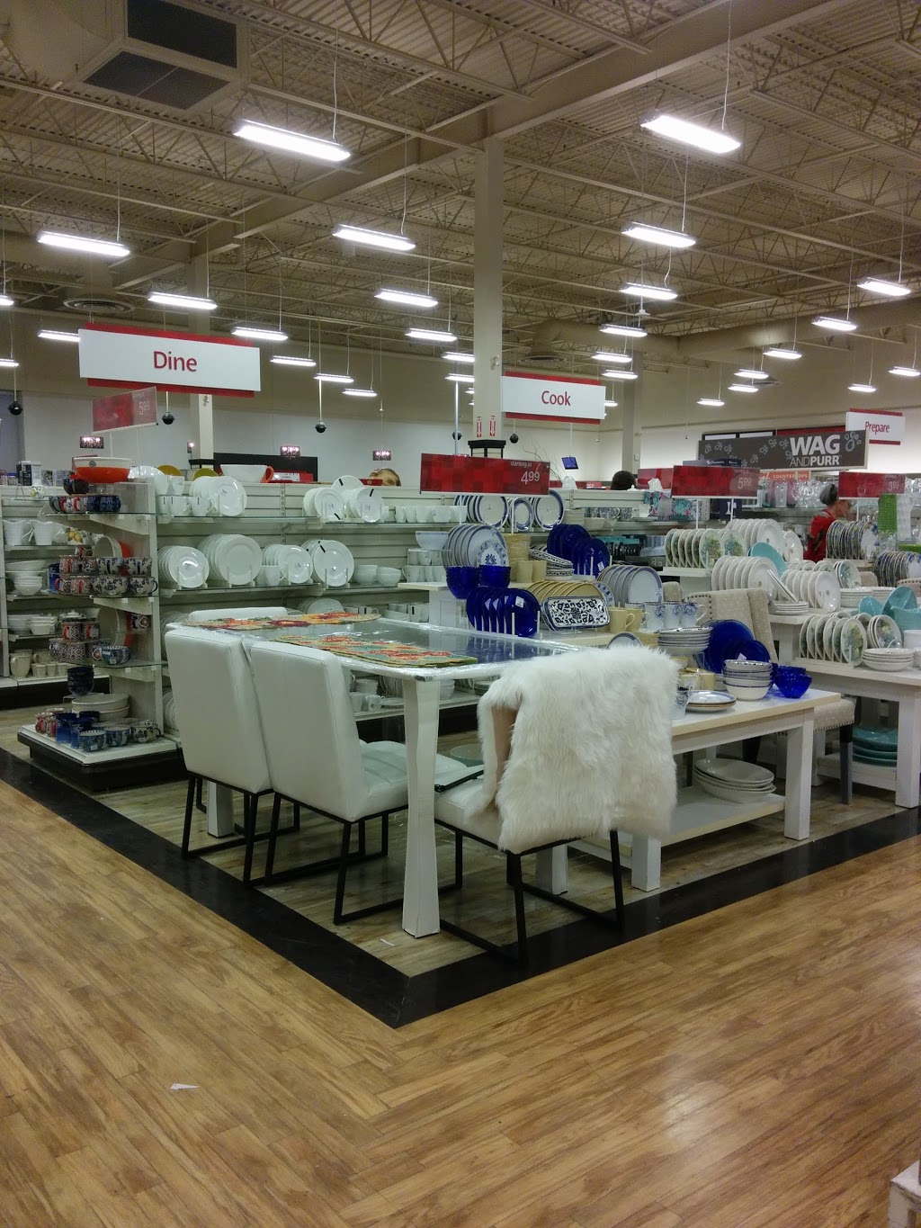 HomeSense | 17940 Yonge St, Newmarket, ON L3Y 8S4, Canada | Phone: (905) 830-4418