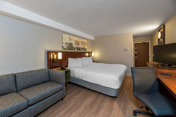 Comfort Inn South | 7863 Bd Taschereau, Brossard, QC J4Y 1A4, Canada | Phone: (450) 678-9350