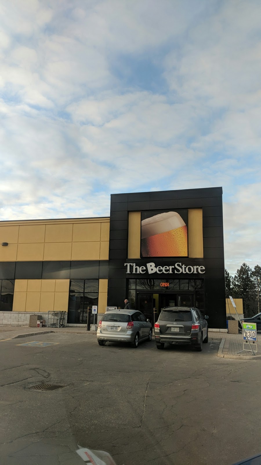 Beer Store | 13469 Yonge St, Richmond Hill, ON L4E 3L3, Canada | Phone: (905) 313-8323