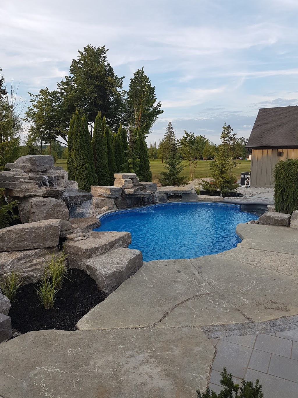 Harry Kamstra And Sons Landscaping | 4665 Liberty St N, Bowmanville, ON L1C 3K6, Canada | Phone: (905) 263-4230