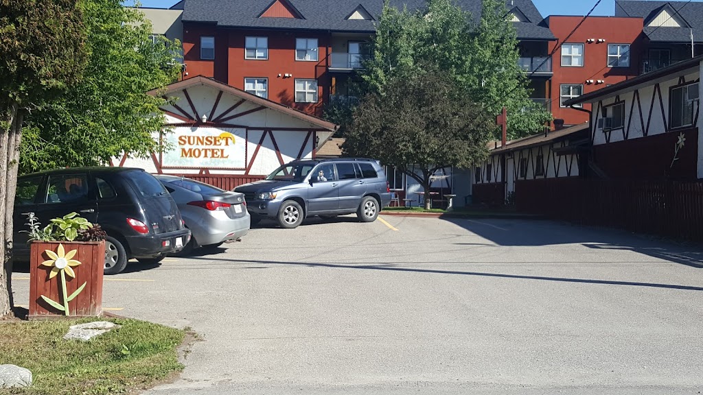 Sunset Motel | 4883 McKay St, Radium Hot Springs, BC V0A 1M0, Canada | Phone: (250) 347-0021