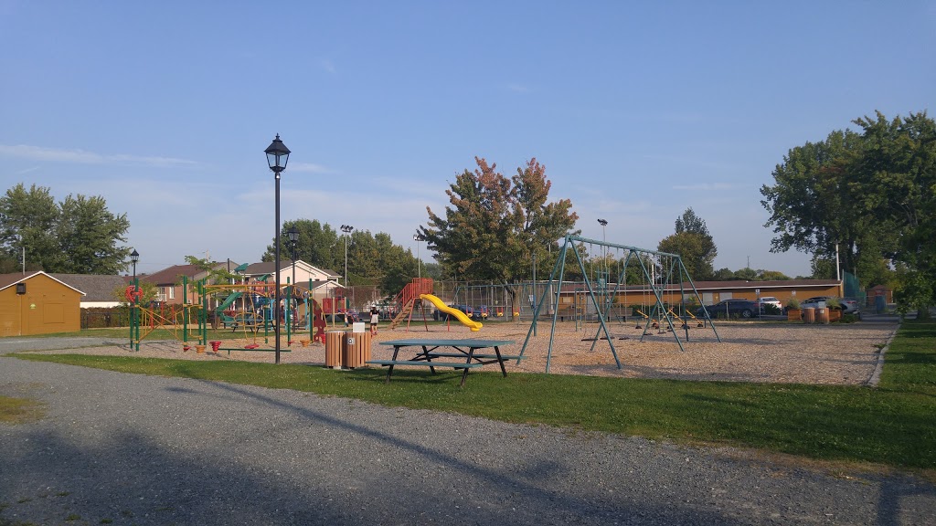 Parc Passe-Partout | 37 Rue Dalpé, Verchères, QC J0L 2R0, Canada | Phone: (450) 583-3309