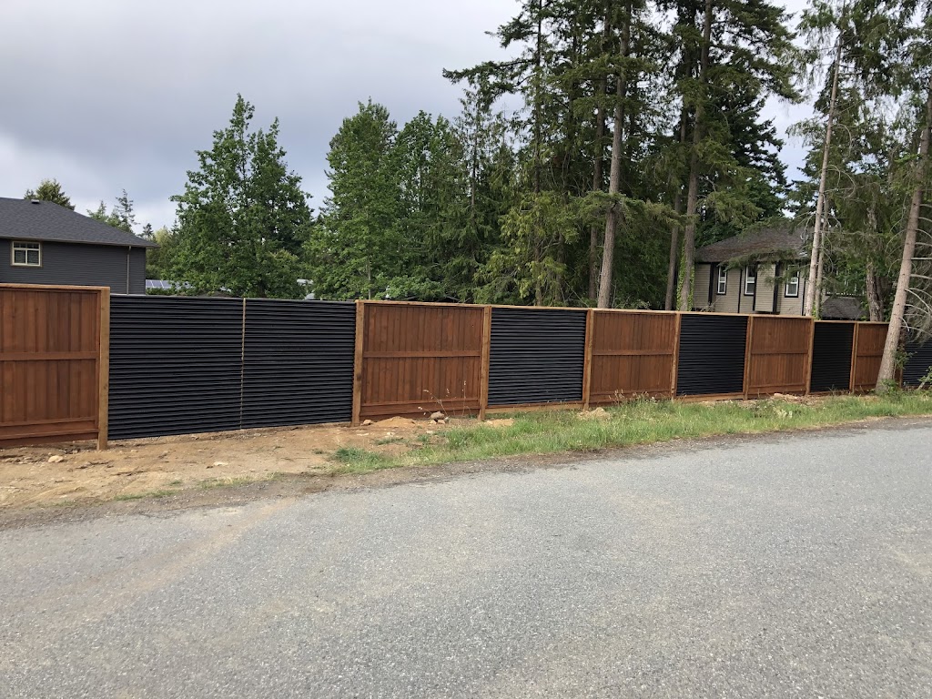 Green kings fence and landscape | 3420 Acton Rd, Qualicum Beach, BC V9K 1W3, Canada | Phone: (250) 464-0531