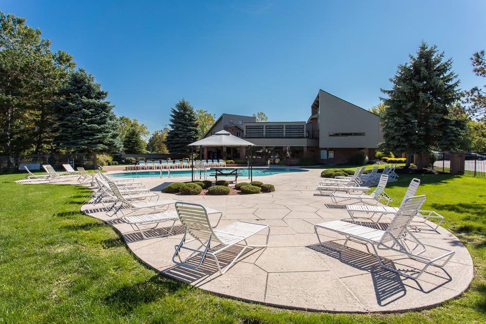 Idylwood Resort Apartments | 101 Slate Creek Dr, Cheektowaga, NY 14227, USA | Phone: (833) 208-6708