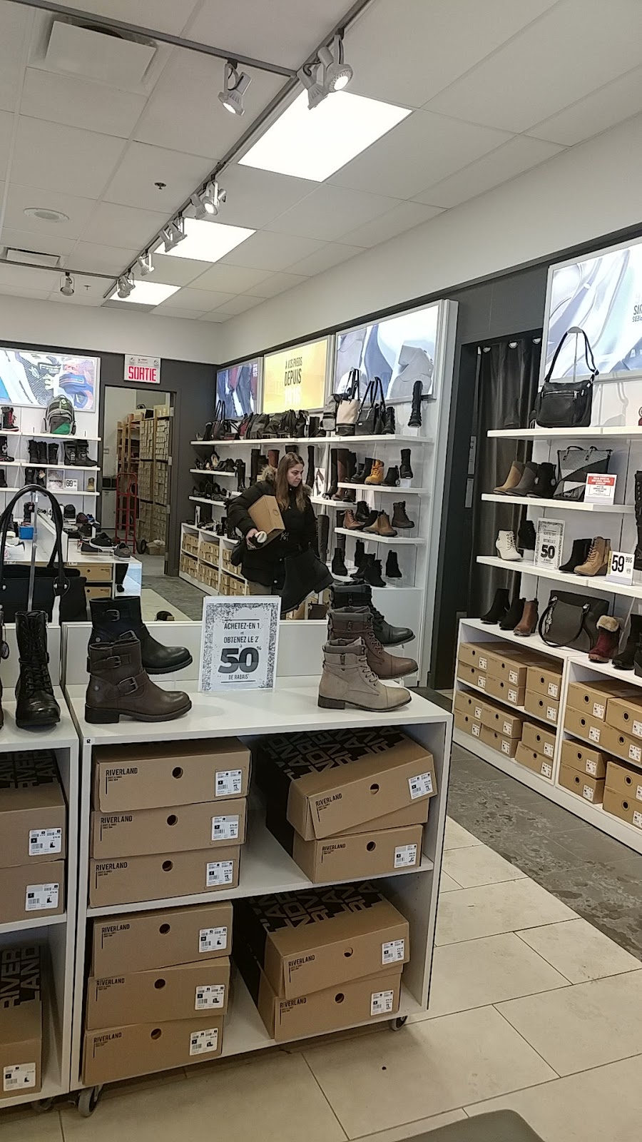 Chaussures Yellow | 2232 Boulevard des Laurentides, Laval, QC H7K 3G5, Canada | Phone: (450) 629-9012