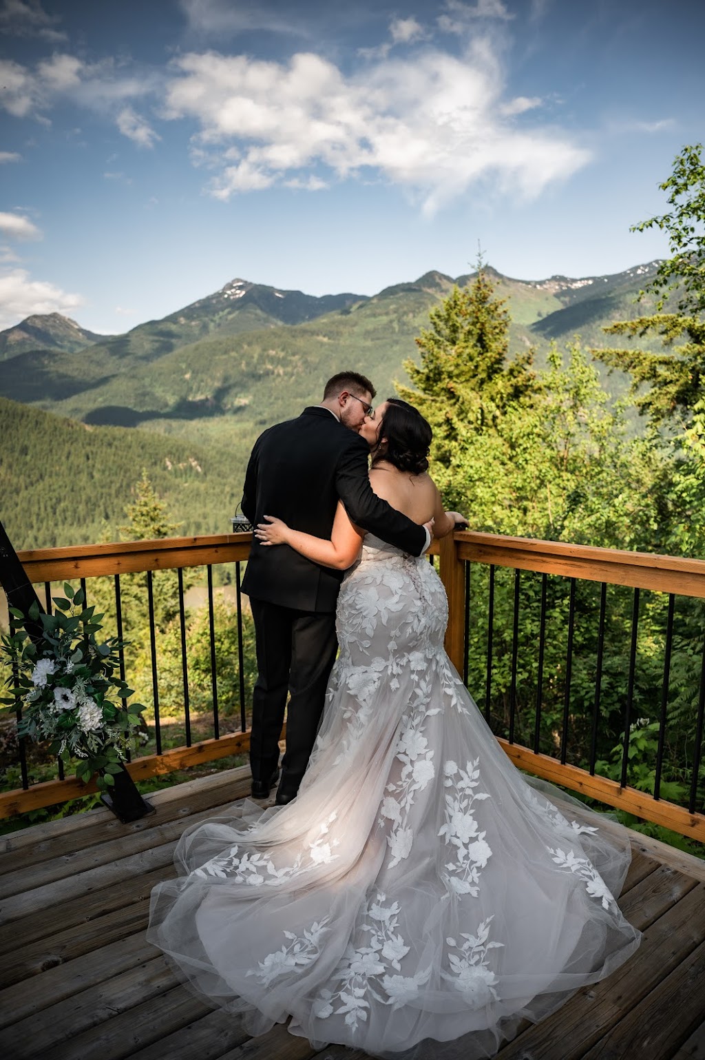 American Creek Lodge | CH96+7F, Hope, BC V0X 1L3, Canada | Phone: (604) 825-2450