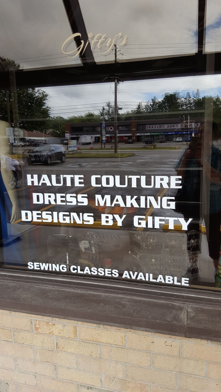 Giftys Custom Tailor, Alterations & Dry Cleaning | 2003 St Joseph Blvd, Orléans, ON K1C 1E5, Canada | Phone: (613) 424-6575