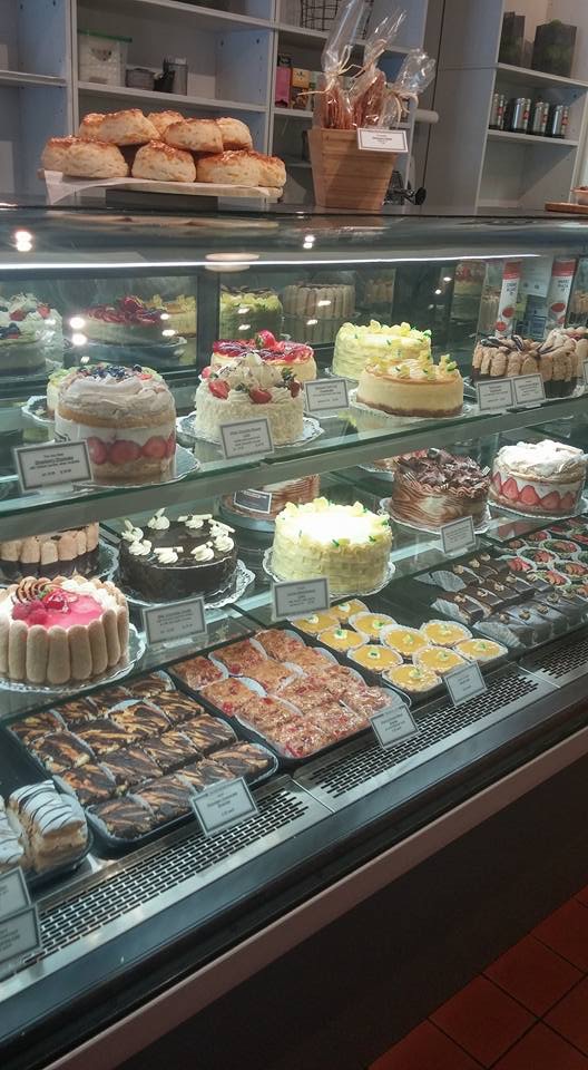 Le Delice Pastry Shop | 1150 Lorne Park Rd, Mississauga, ON L5H 3J7, Canada | Phone: (905) 278-9684