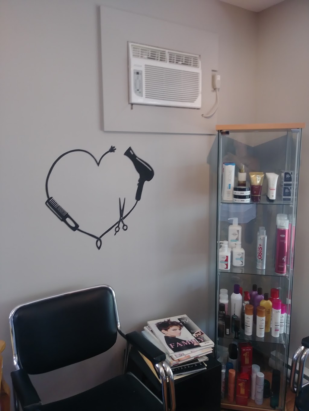 Salon De La Place Pour Elle Et Lui | 6 Pl. du Marché, Beauharnois, QC J6N 2S1, Canada | Phone: (450) 429-7770