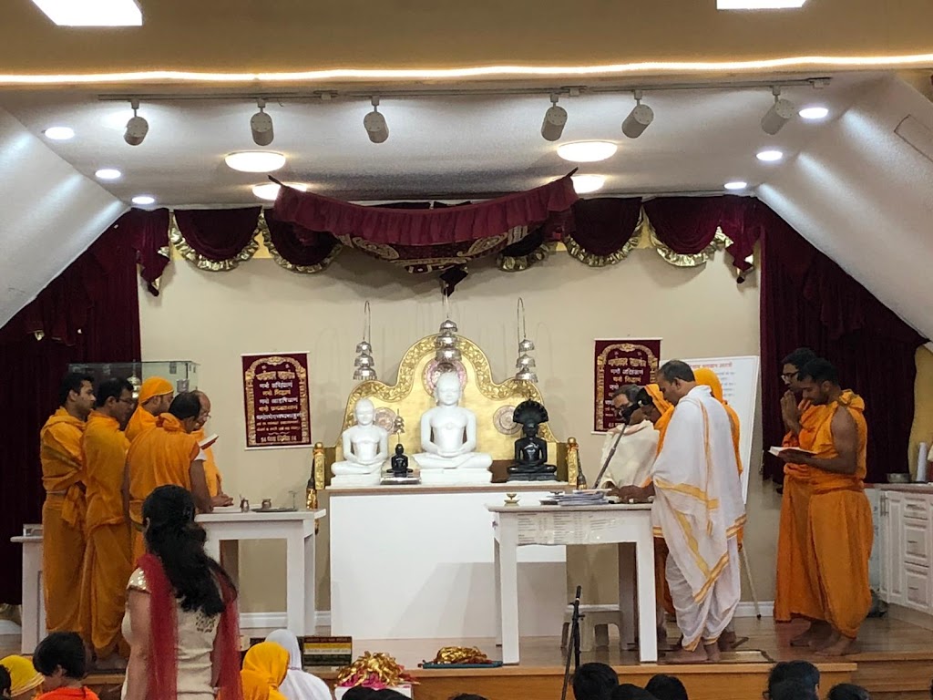 Sri Jain Mandir | 247 Park Lawn Rd, Etobicoke, ON M8Y 3J6, Canada | Phone: (416) 253-9319