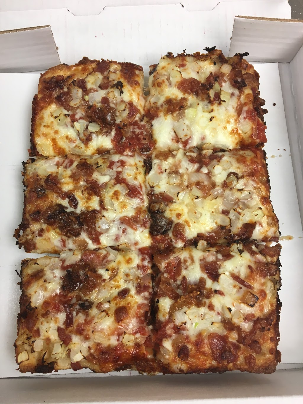 Carlos Pizza | 35415 Jefferson Ave, Harrison Charter Township, MI 48045, USA | Phone: (586) 792-0049