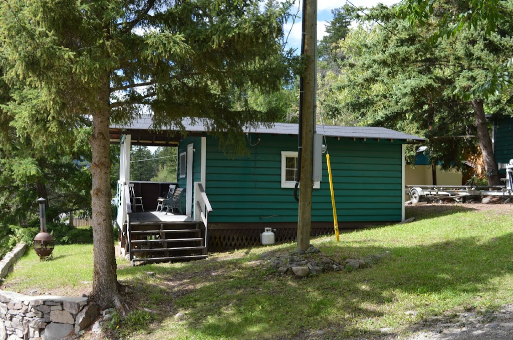 Cabins on the Lake Resort, Loon Lake BC | 2426 Loon Lake Rd, Cache Creek, BC V0K 1H1, Canada | Phone: (250) 615-3516