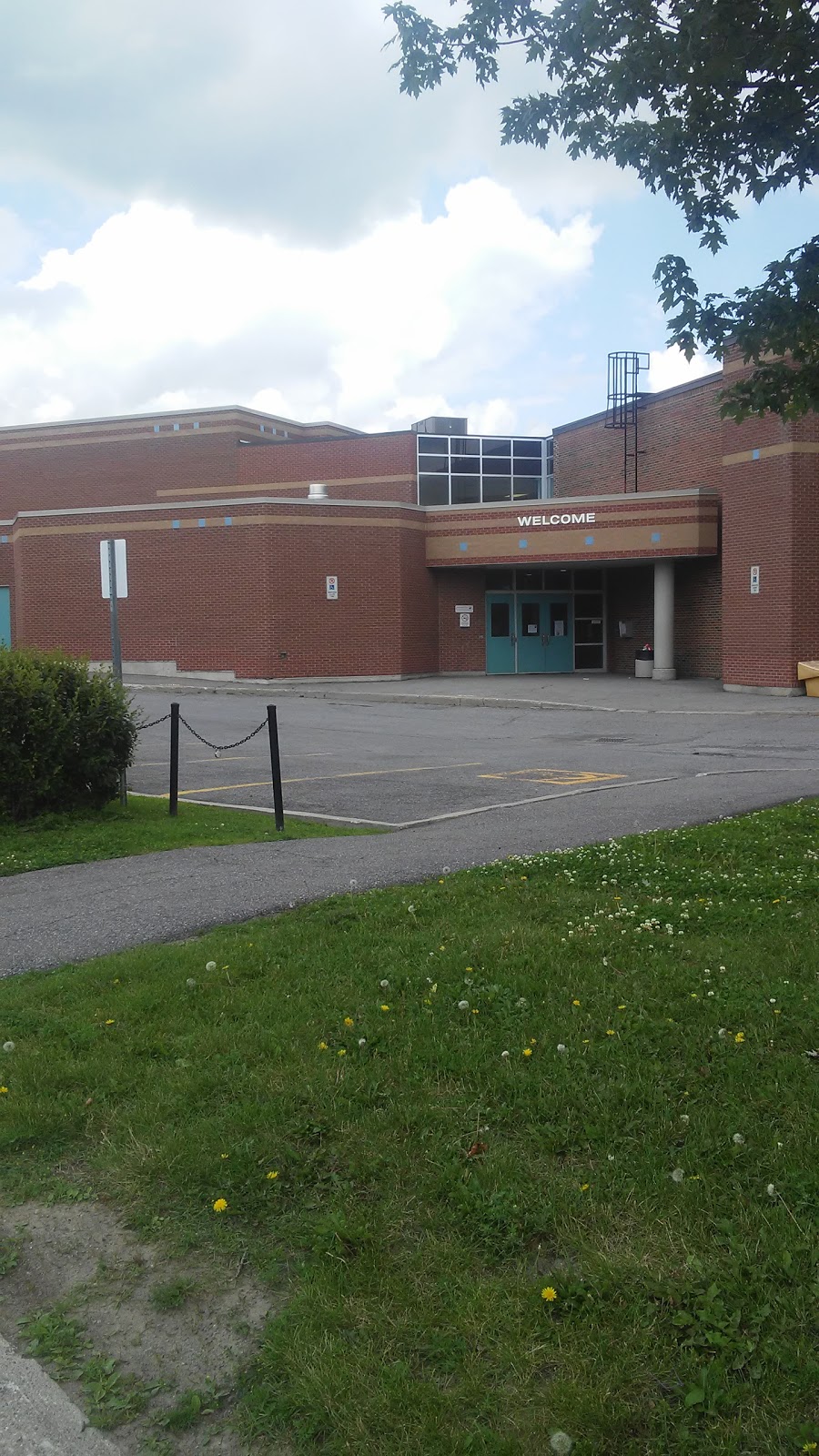 Lester B. Pearson High School | 2072 Jasmine Crescent, Gloucester, ON K1J 8M5, Canada | Phone: (613) 741-4525