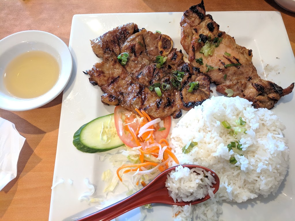 Pho Queen City | 3085 Hurontario St #13, Mississauga, ON L5A 4E4, Canada | Phone: (905) 615-8288