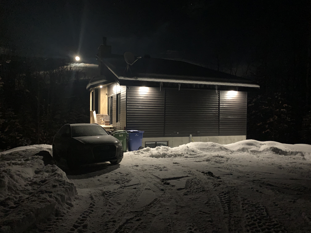 Chalet Le Rummy | 19 Chem. Marius-Barbeau, Petite-Rivière-Saint-François, QC G0A 2L0, Canada | Phone: (581) 988-8428