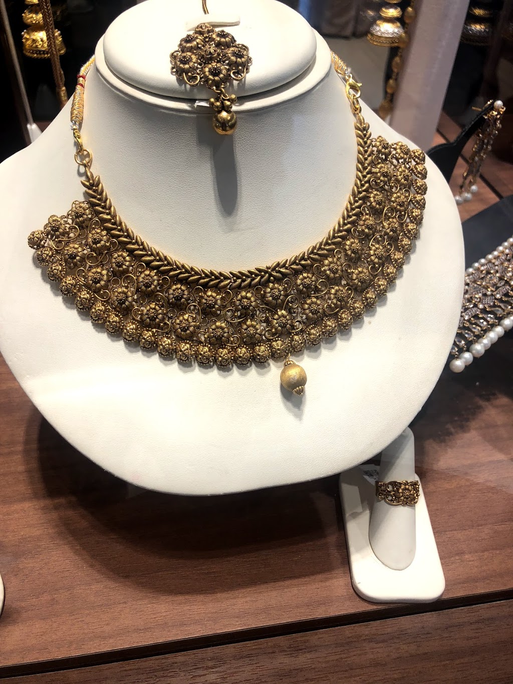 Noor Jewellers | 801 Matheson Blvd W #13, Mississauga, ON L5V 2N6, Canada | Phone: (905) 502-5400