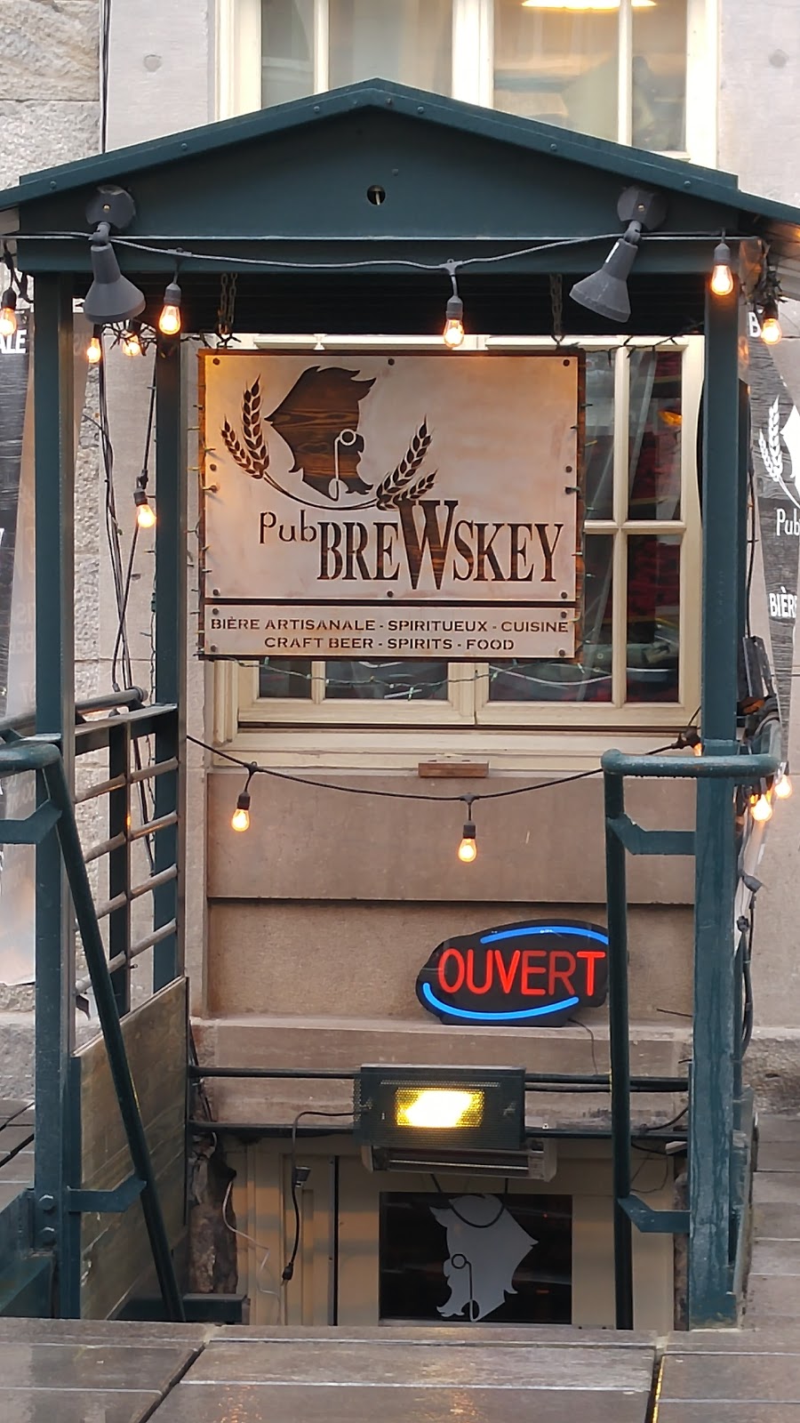 Pub BreWskey | 380 Rue Saint Paul Est, Montréal, QC H2Y 1H3, Canada | Phone: (514) 507-2739