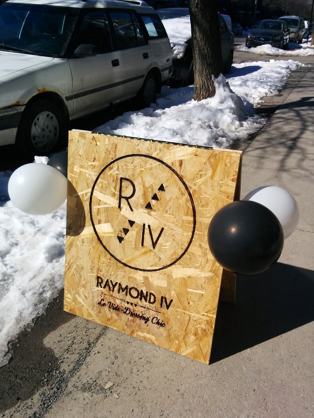 Raymond IV | 2011 Rue Dézéry, Montréal, QC H1W 2S3, Canada