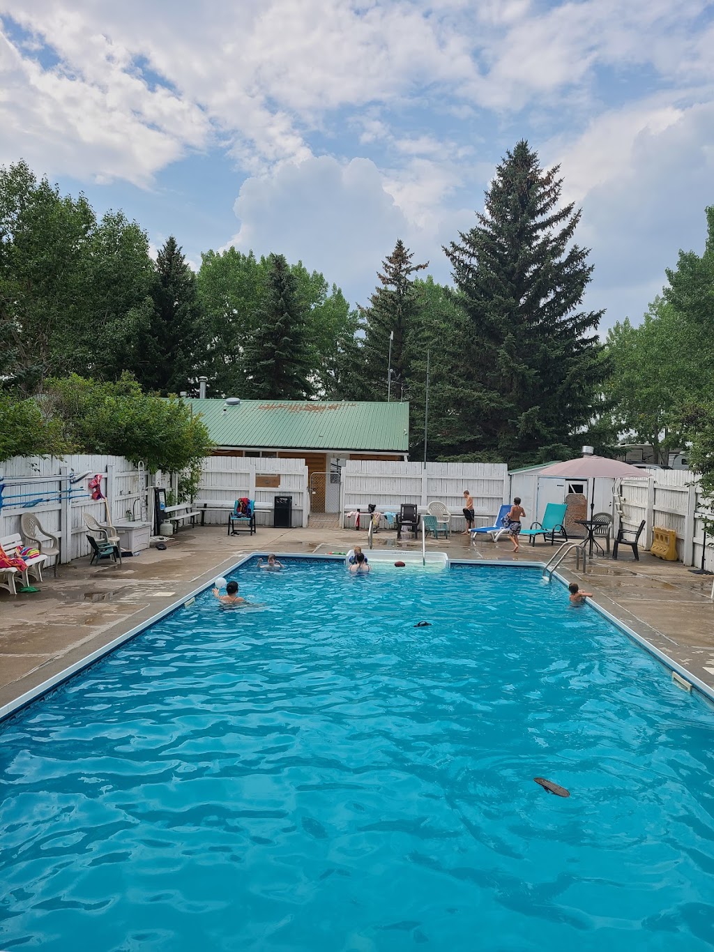 Daisy May Campground | 249 Lyndon Rd, Fort Macleod, AB T0L 0Z0, Canada | Phone: (888) 553-2455