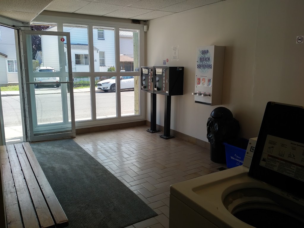 Laverie St-Charles Laundromat | 36 St Charles St, Vanier, ON K1L 5V2, Canada | Phone: (613) 298-1312