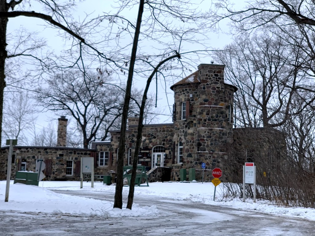 Château Gohier | 231 Chem. du Cap-Saint-Jacques, Pierrefonds, QC H9K 1C5, Canada | Phone: (514) 280-6871