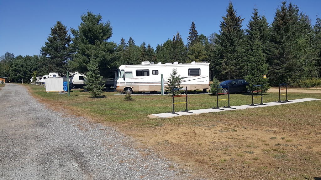 Camping Lac-des-Plages | 10 Chenail du Moine, Lac-des-Plages, QC J0T 1K0, Canada | Phone: (819) 426-2576