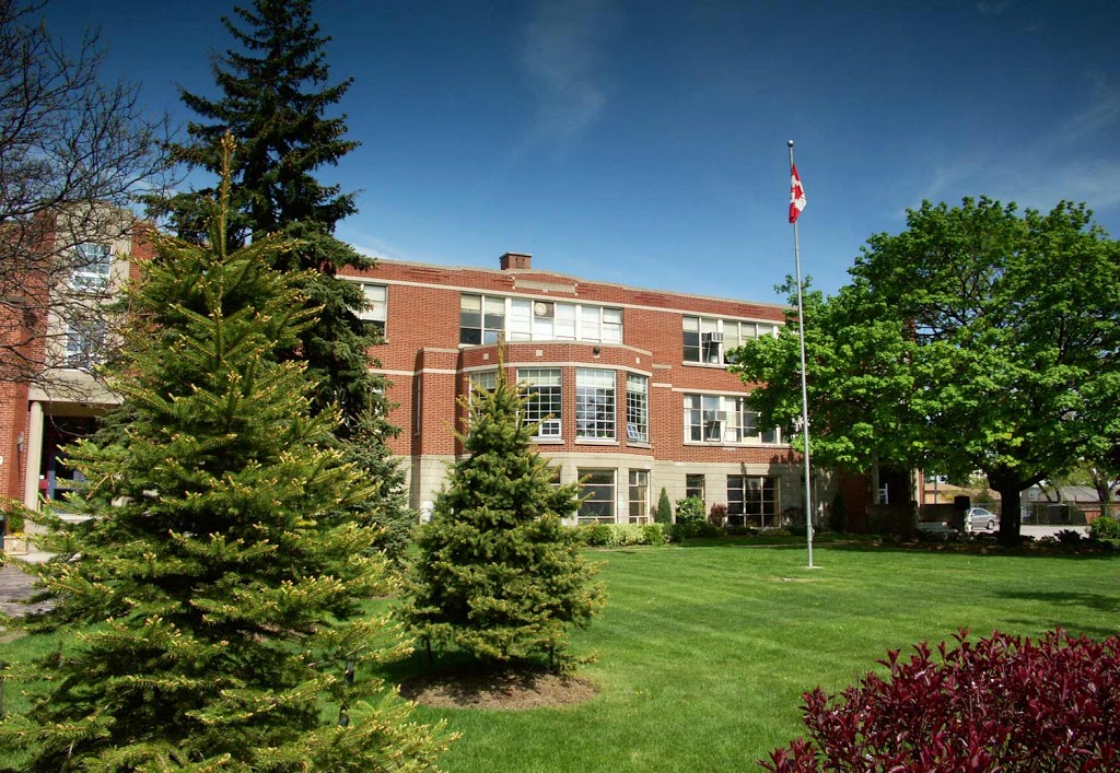 Fieldstone School | 2999 Dufferin St, North York, ON M6B 3T4, Canada | Phone: (416) 487-7381