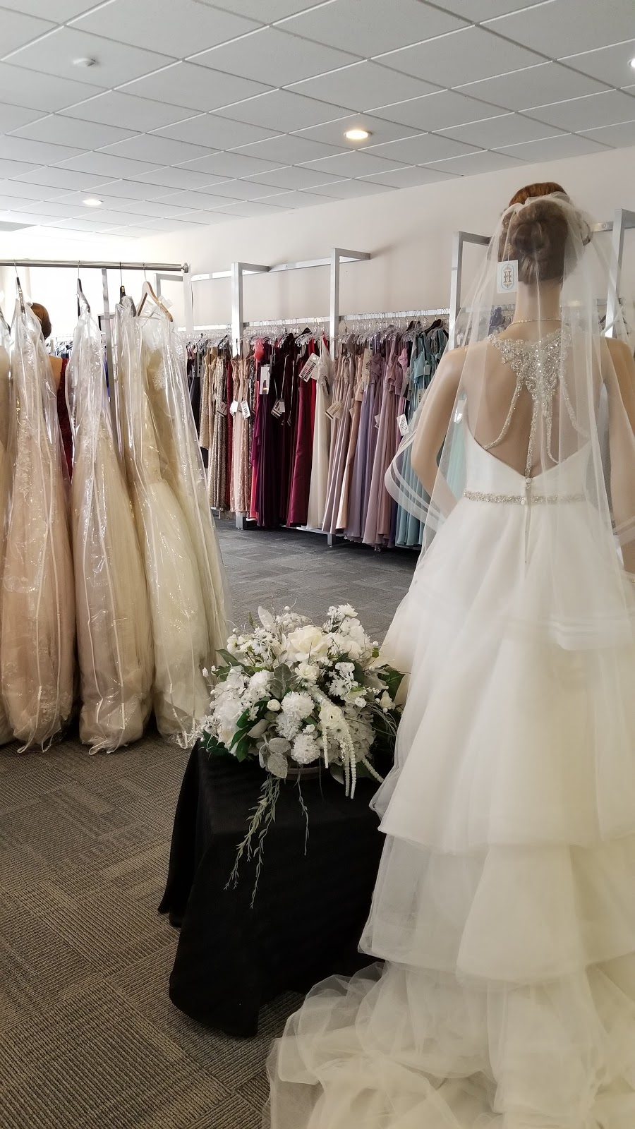 Cottonwood Bridal | 1914 Southbank Road, Okotoks, AB T0L 0A0, Canada | Phone: (403) 938-0014