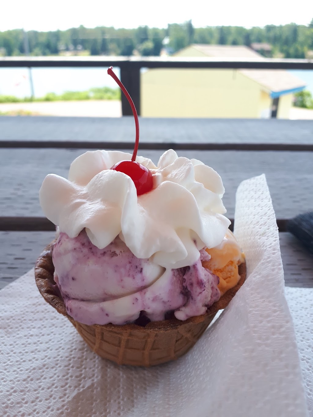 Ice Cream on the Rocks | 1587 Riverside Dr, Britt, ON P0G 1A0, Canada | Phone: (705) 383-0955