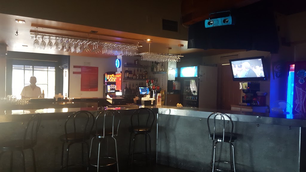 Bar Club Mangu | 445 Boulevard des Laurentides, Laval, QC H7G 2V2, Canada | Phone: (450) 668-5237