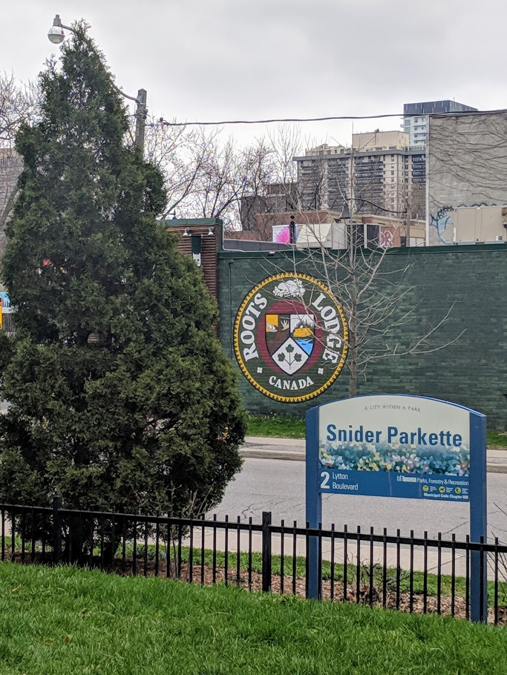 Snider Parkette | 2 Lytton Blvd, Toronto, ON M4R 1L1, Canada | Phone: (416) 338-4386