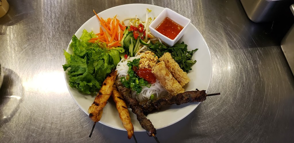 Phở Đông Gia Việt Thái Restaurant Halal | 256 Browns Line, Etobicoke, ON M8W 1X1, Canada | Phone: (647) 996-5744