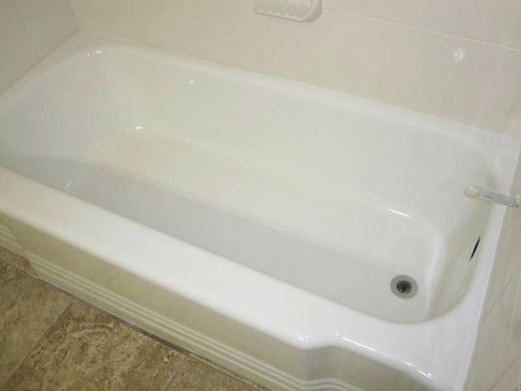 Bathtub Makeover | 144 Pine Dr, Stoney Creek, ON L8G 3B7, Canada | Phone: (905) 541-9232